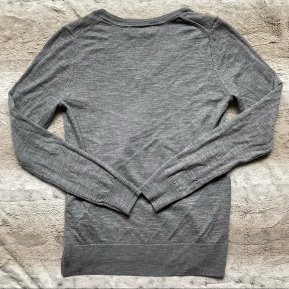 Banana Republic 100% Merino Wool Seamless V Neck Sweater Grey - Picture 3 of 6
